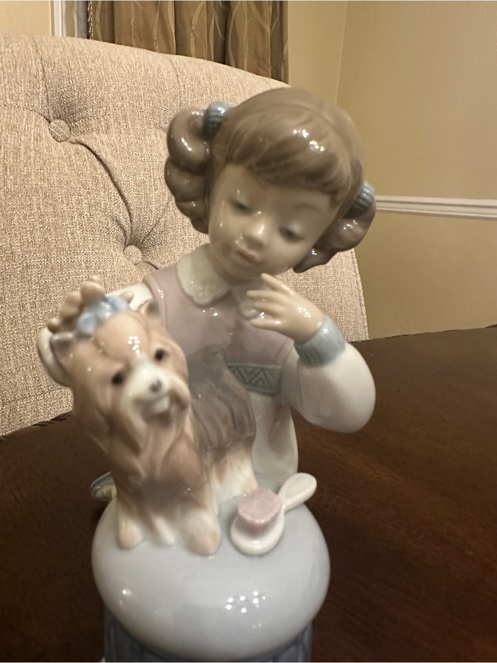 Lladró #6635 Girl Grooming Yorkshire Terrier Dog Porcelain Figurine Spain - Picture 2 of 6